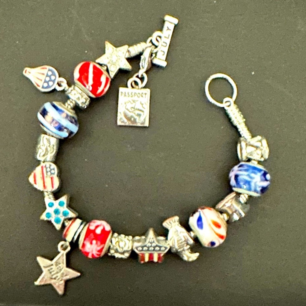 🎆🇺🇸 July RARE Willabee & Ward Bracelet – July Patriotic Edition 🎇✨